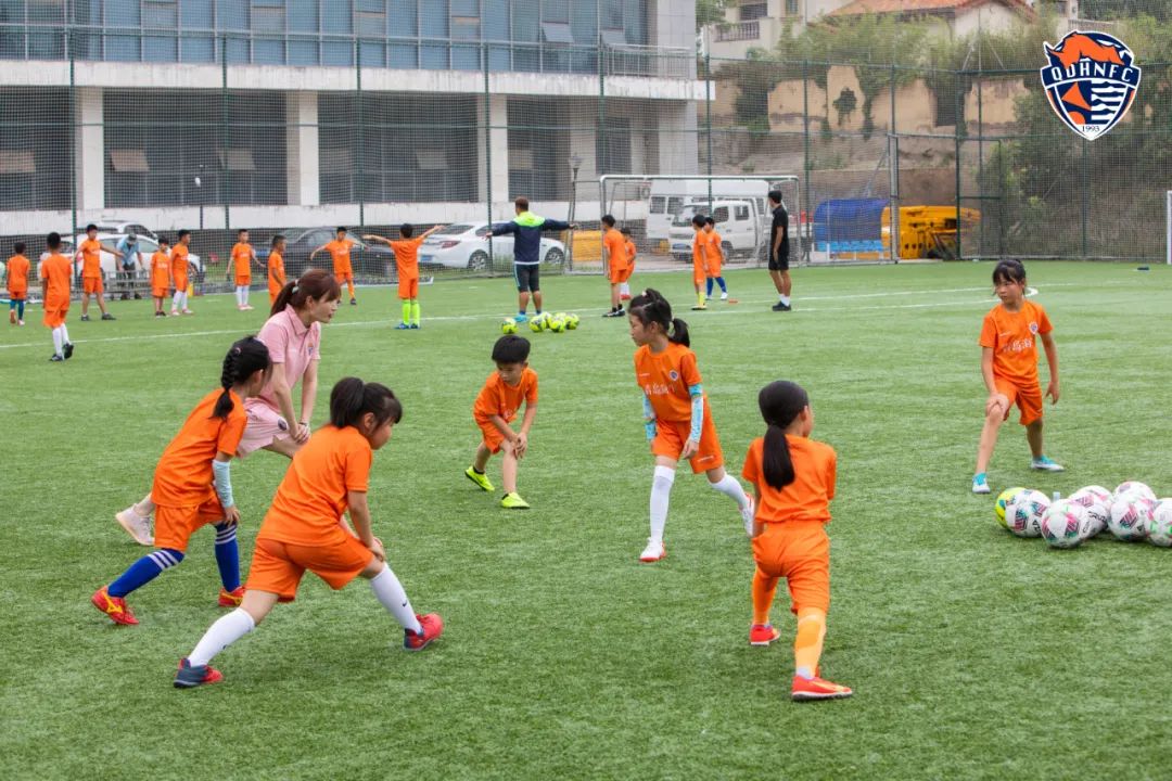 “球动一夏”！青岛海牛第18届足球研学夏令营开营