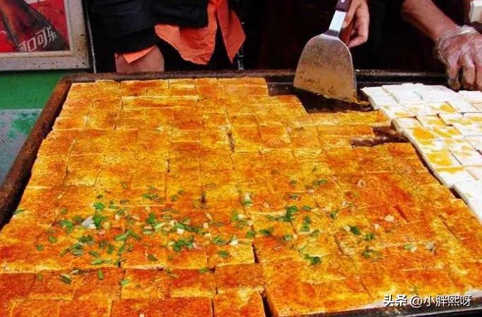 央视95后夫妻夜市摆摊,央视新闻95后摆摊视频