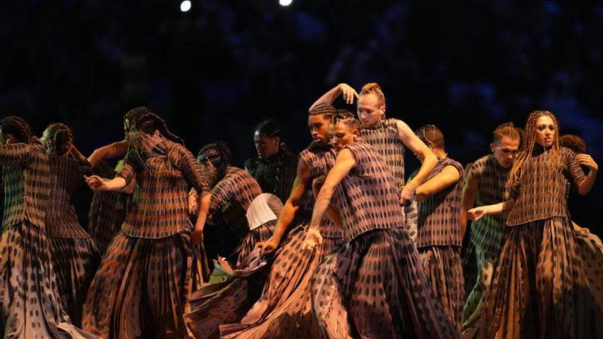 迪拜最漂亮公主长大后,迪拜最美公主戴黄金