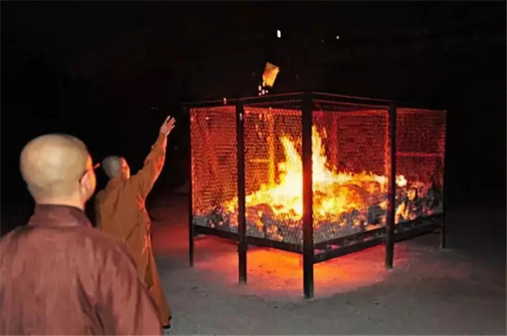 住宅小区当墓地放骨灰盒,住宅小区放骨灰盒改变了房屋性质