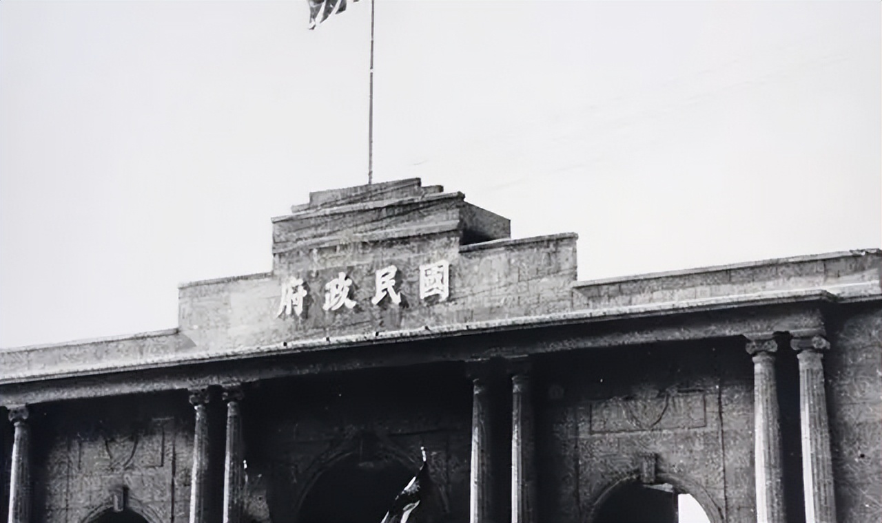 起义将领嫌解放军文化低不肯配合，毛主席问：你们是国民*党**员吧？