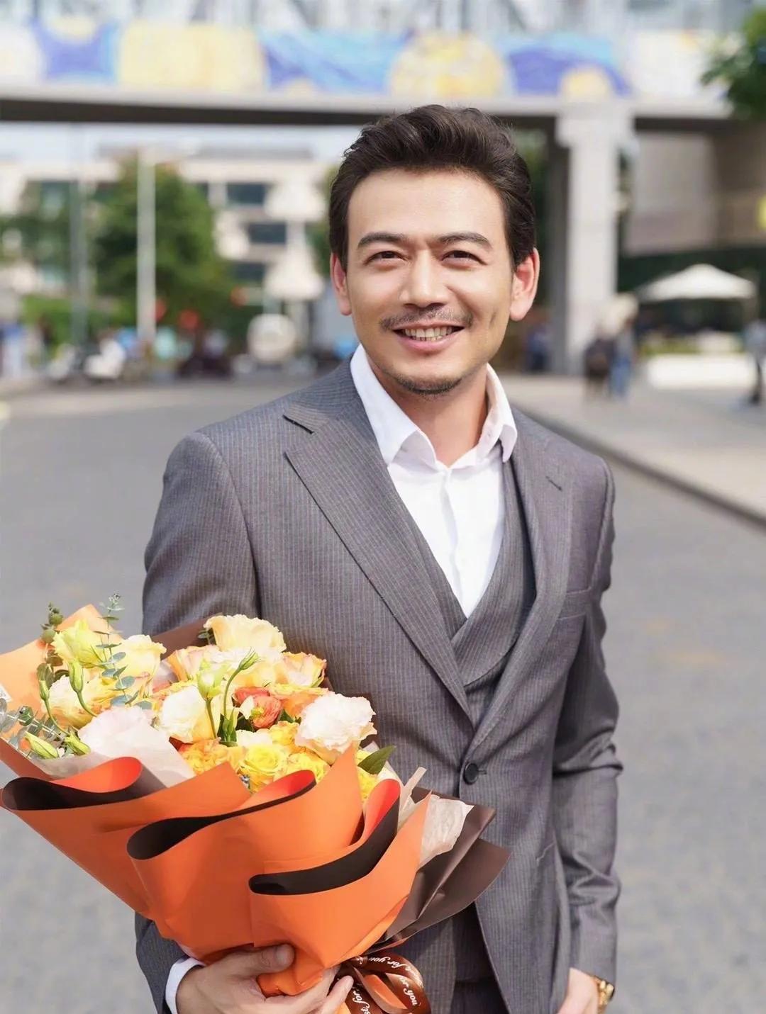 杨烁王黎雯深情相拥,杨烁王黎雯恋爱史