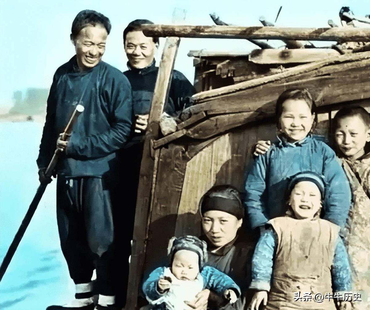 男人藏品,男子收藏罕见100元纸币