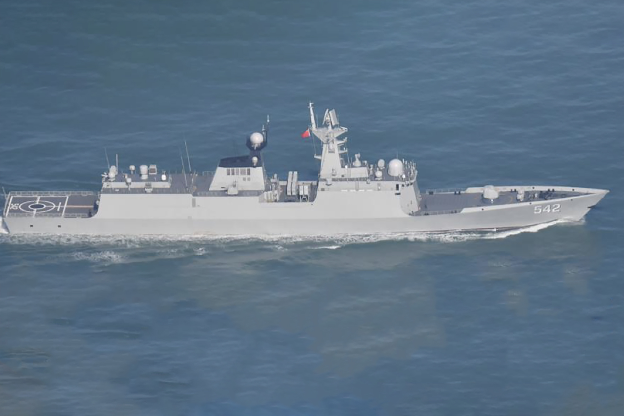 山东舰近日巡航新闻报道,山东舰遭26架无人机侵扰完整