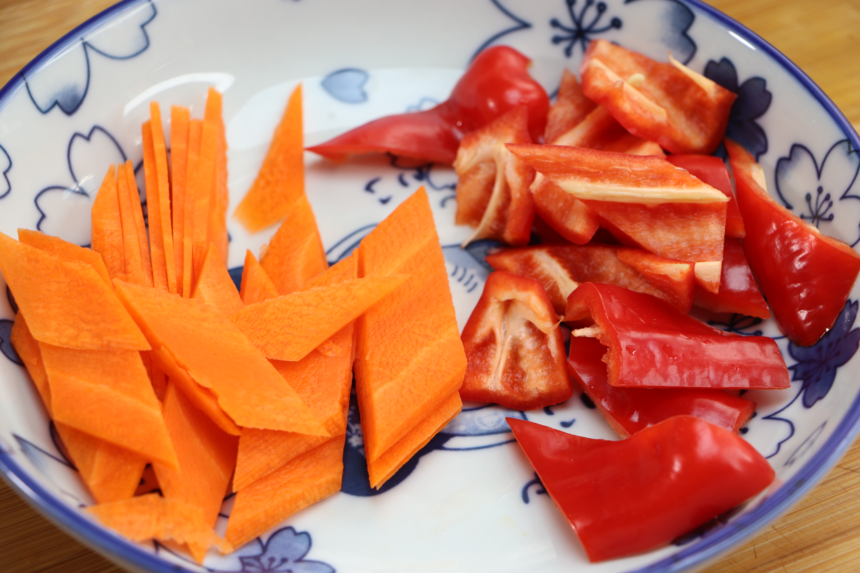 西兰花焯水好吃还是直接炒,炒西兰花千万别焯水大厨教你一招