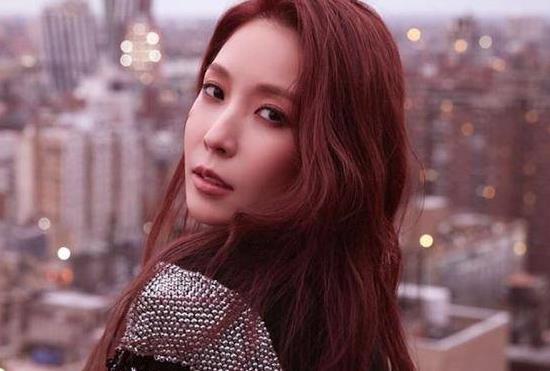 韩星宝儿直播遭男子播放不雅视频,宝儿直播回放发脾气