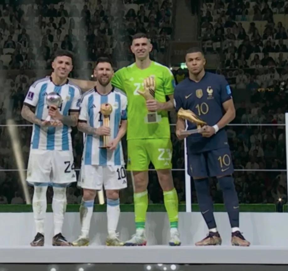 点球大战顶住压力罚进第一球,点球大战第三粒进球瞬间