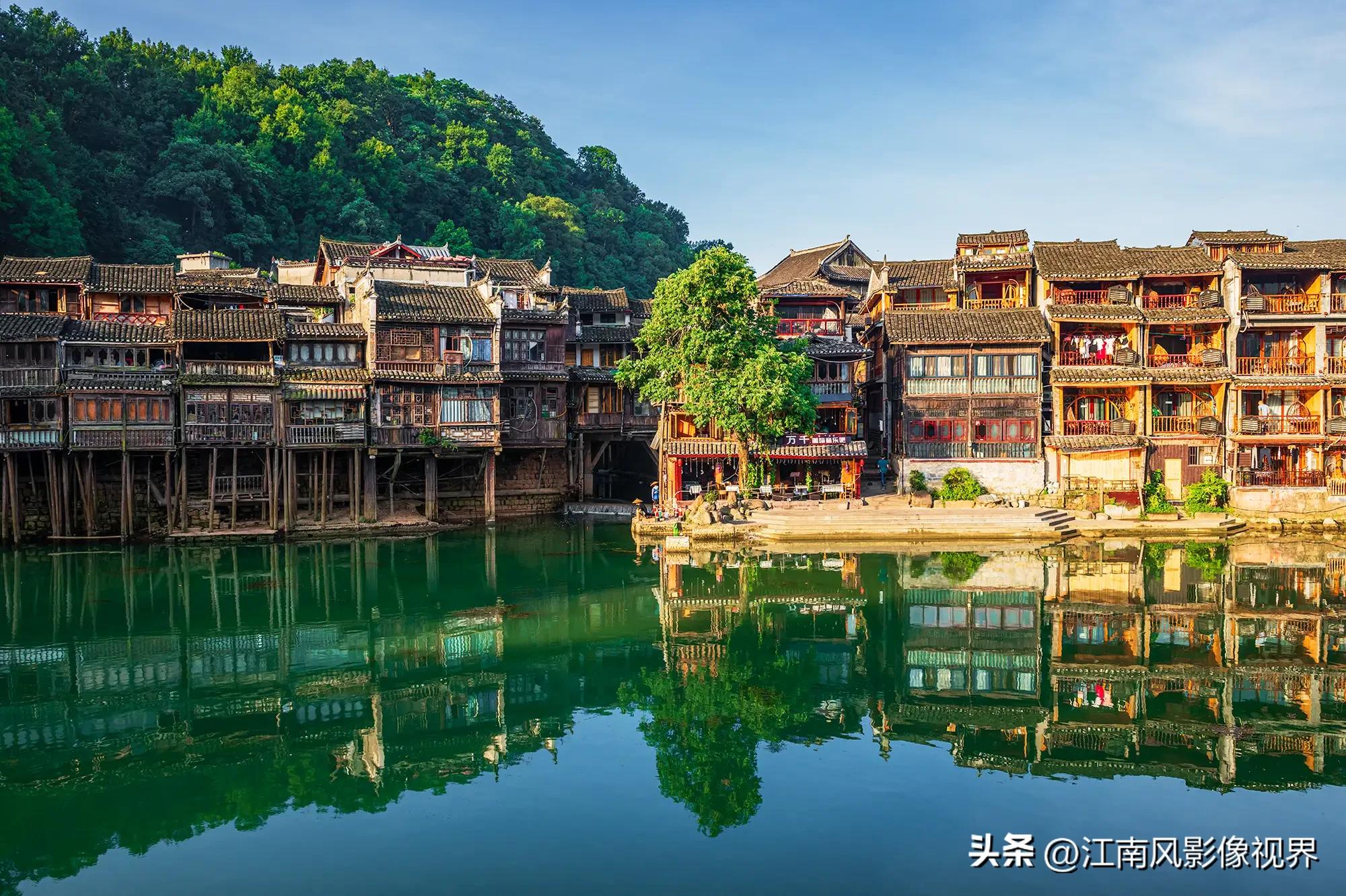 沈从文的凤凰古城之美,沈从文笔下的边城古镇