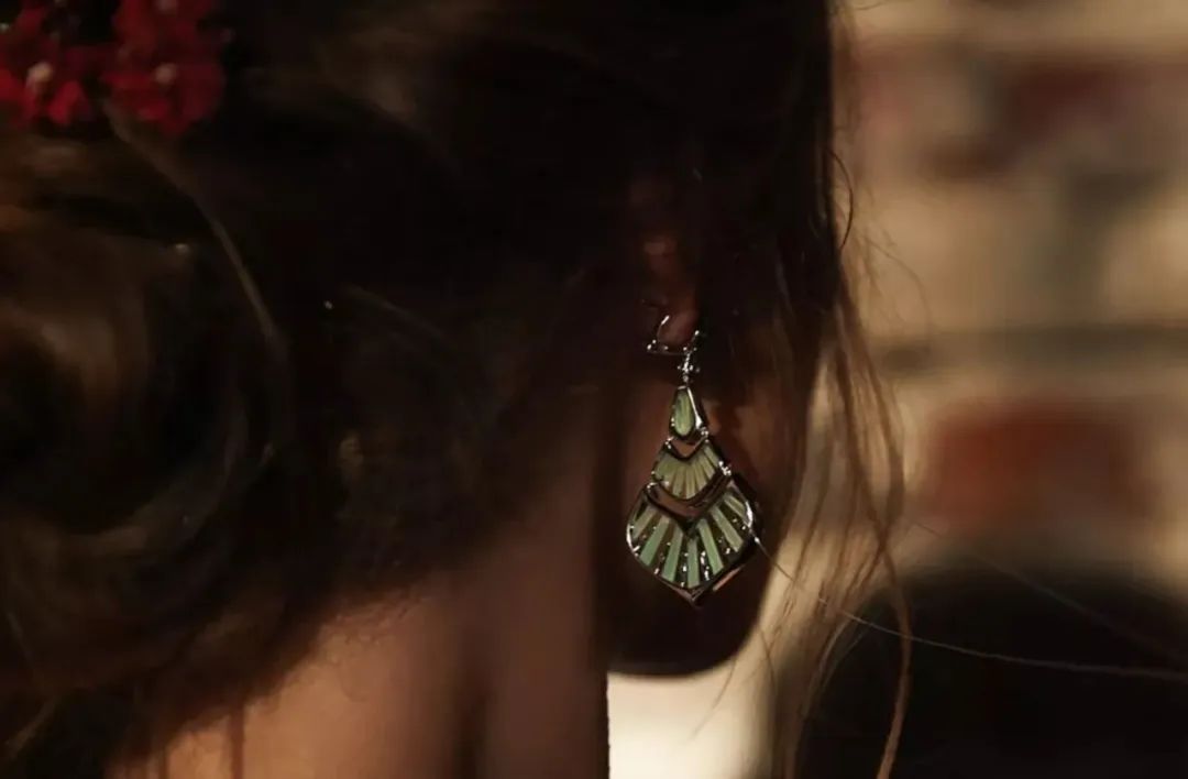 谭松韵关晓彤金鹰节,关晓彤谭松韵红毯走秀