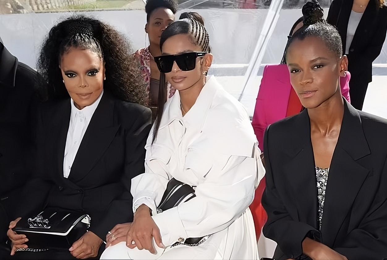 杰克逊妹妹闪耀秀场！兄妹俩真像，杰克逊24岁女儿看不出黑人基因