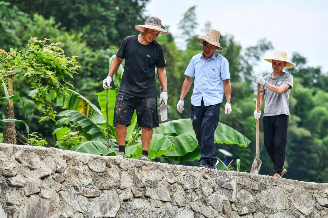 昆山公务员拟任公示名单，97年女大学生职位惹争议，官方霸气维护