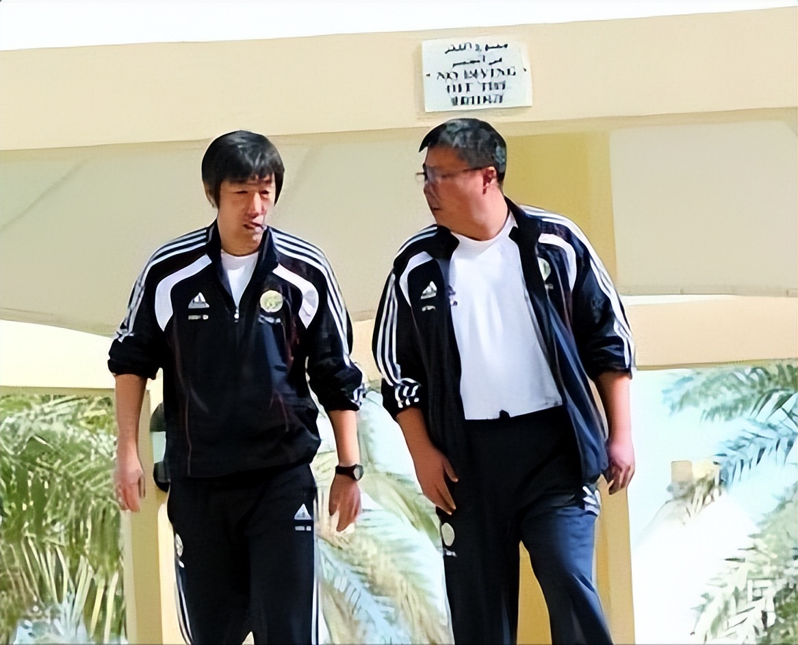 04年亚洲杯李霄鹏,接手国足李霄鹏的坚定与无奈