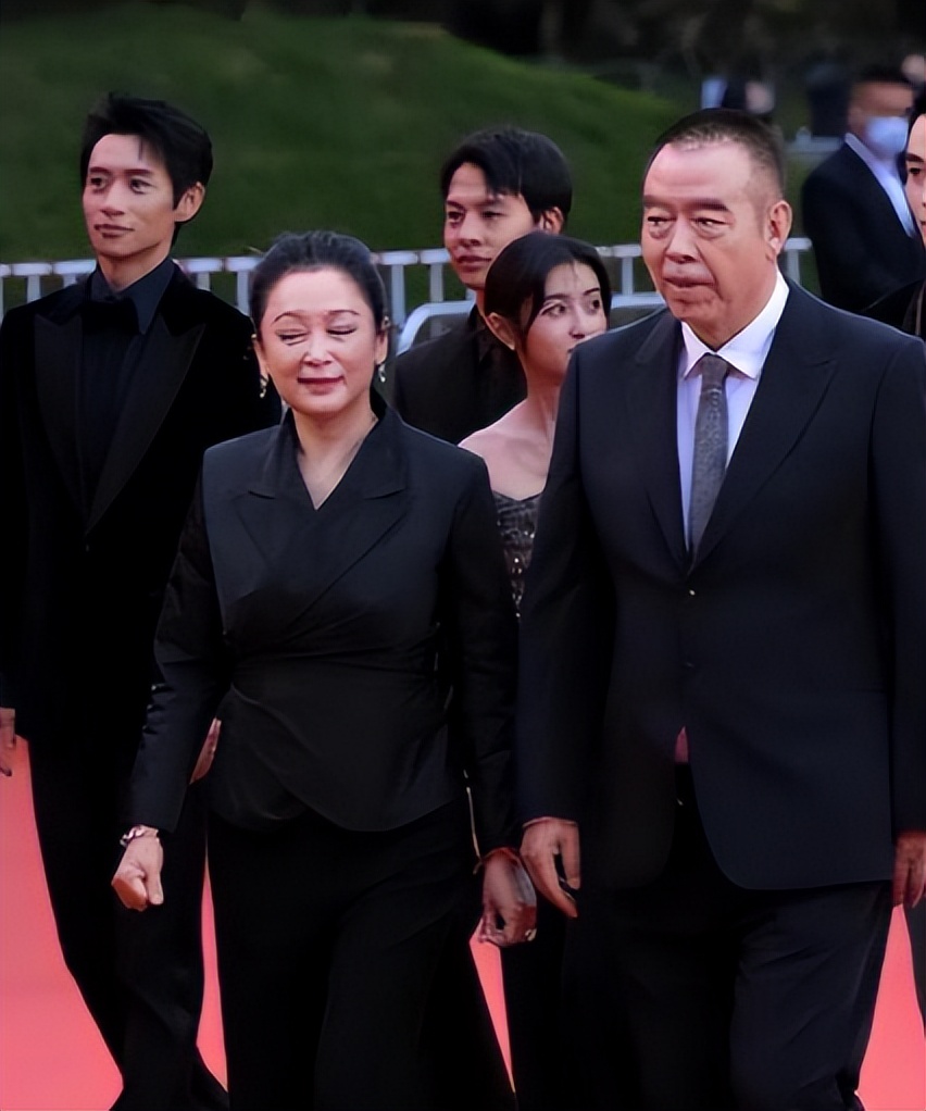 陈红如今老态十足,陈红沧桑的老态