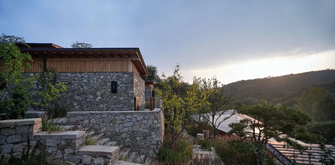 农村自建石头房,农村深山石头房