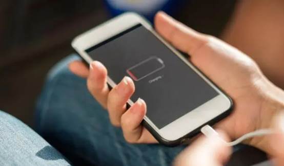 “快充”速度快到起飞，究竟伤不伤手机电池？实测数据告诉你答案