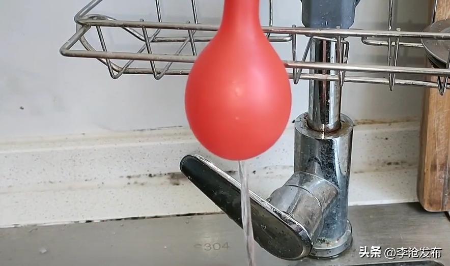 水龙头气球套效果,怎么把气球套在水龙头上