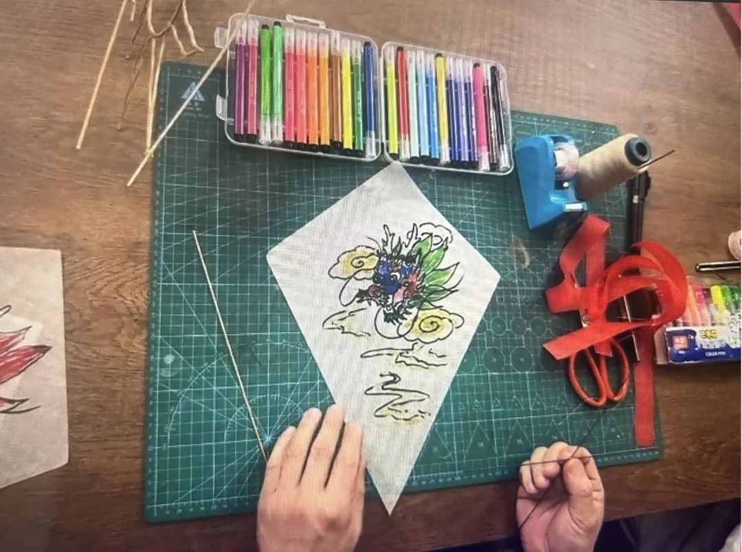 【原创】银线连四海风筝传友谊