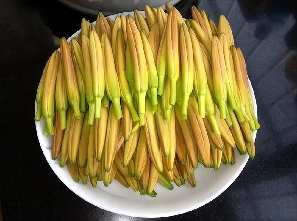 菠菜生菜西红柿哪一种是蔬菜之王,西红柿和哪些蔬菜不能吃