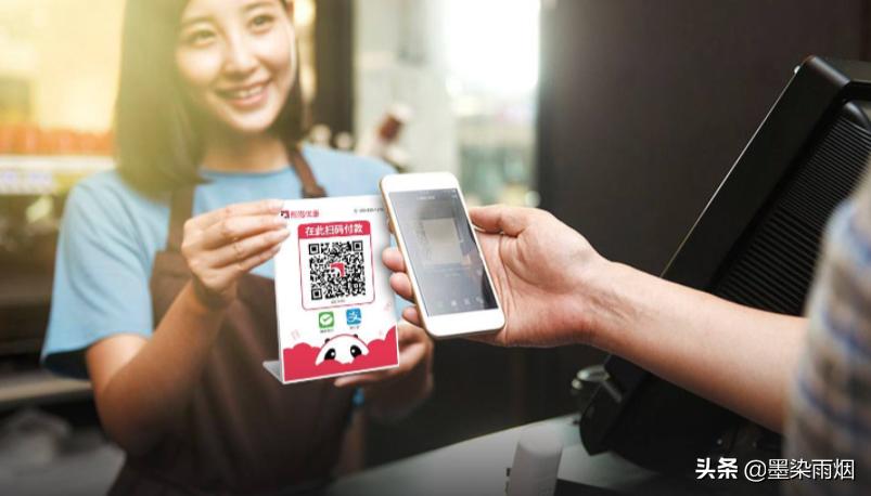 美国小伙把中国美食带回家，父母吃了立马被征服：中国火锅美味