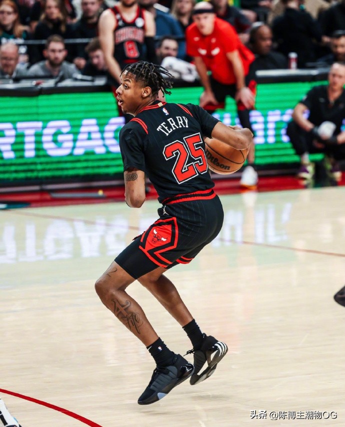 15年库里上脚curry1,库里上脚库里11新配色