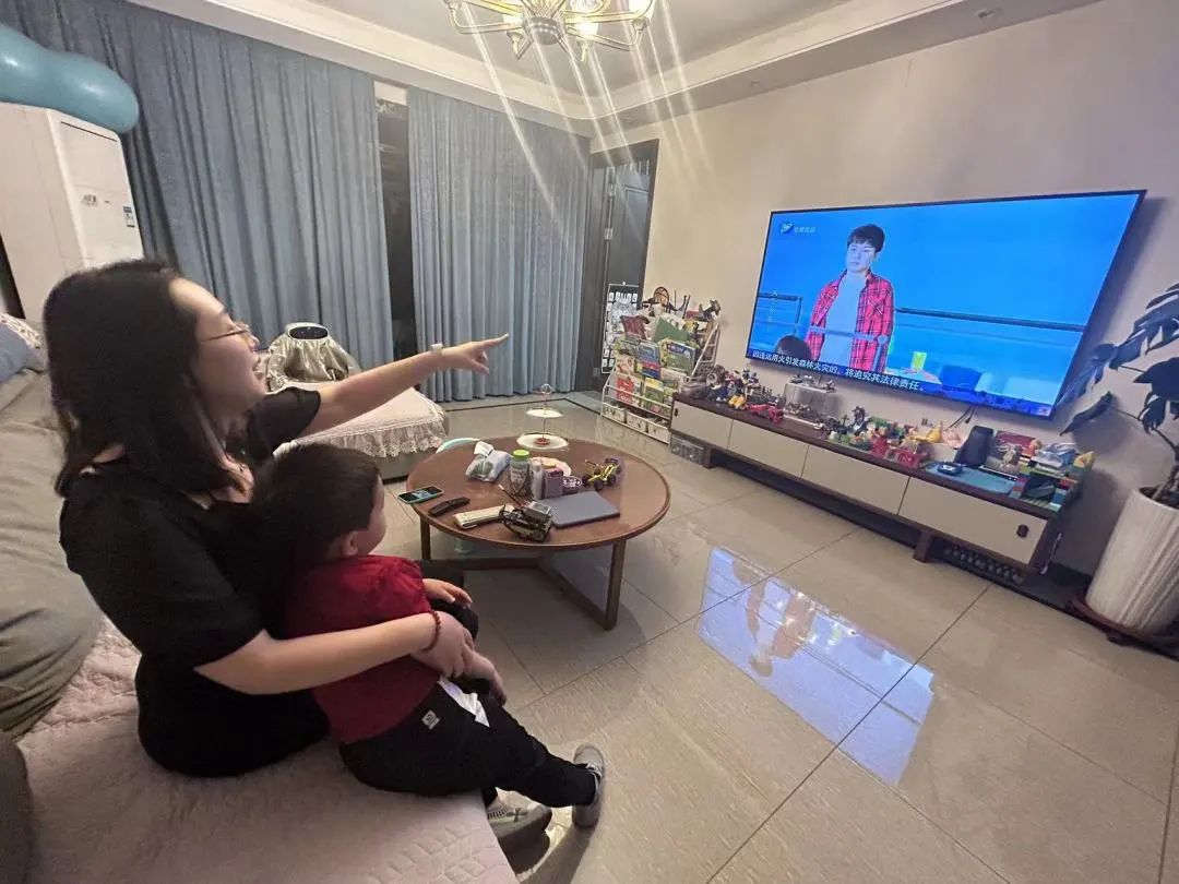 同城热搜第二！《大三女生》开播即热播