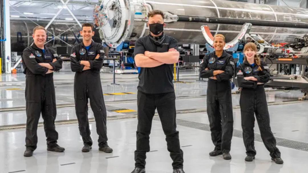 随便花过亿美金请陌生美女上太空，这个富豪目的可不单纯！