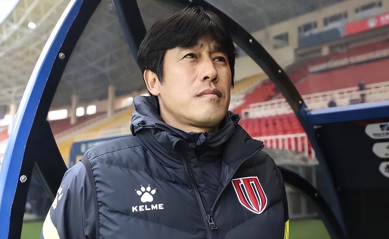 国足选帅歧视韩国教练？球迷心有余悸：他们太爱国喜欢放水韩国队