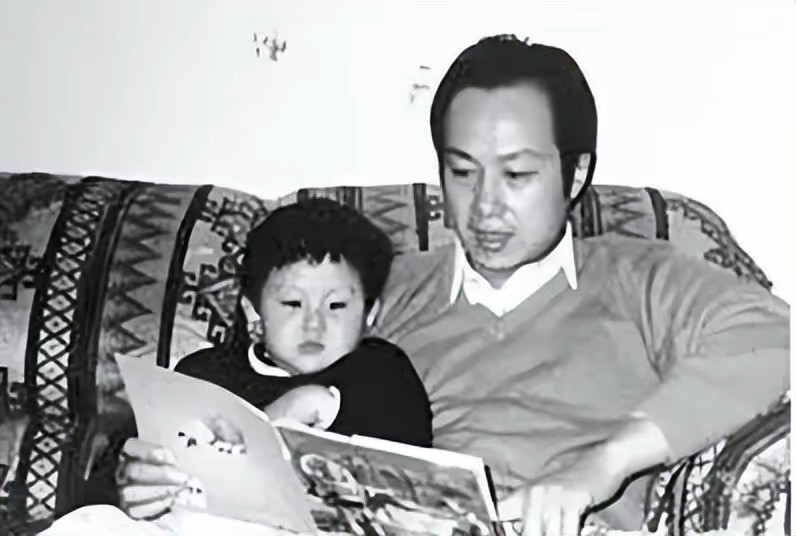 罗京去世近十年妻子改嫁豪门,罗京去世11年妻子携子改嫁富商