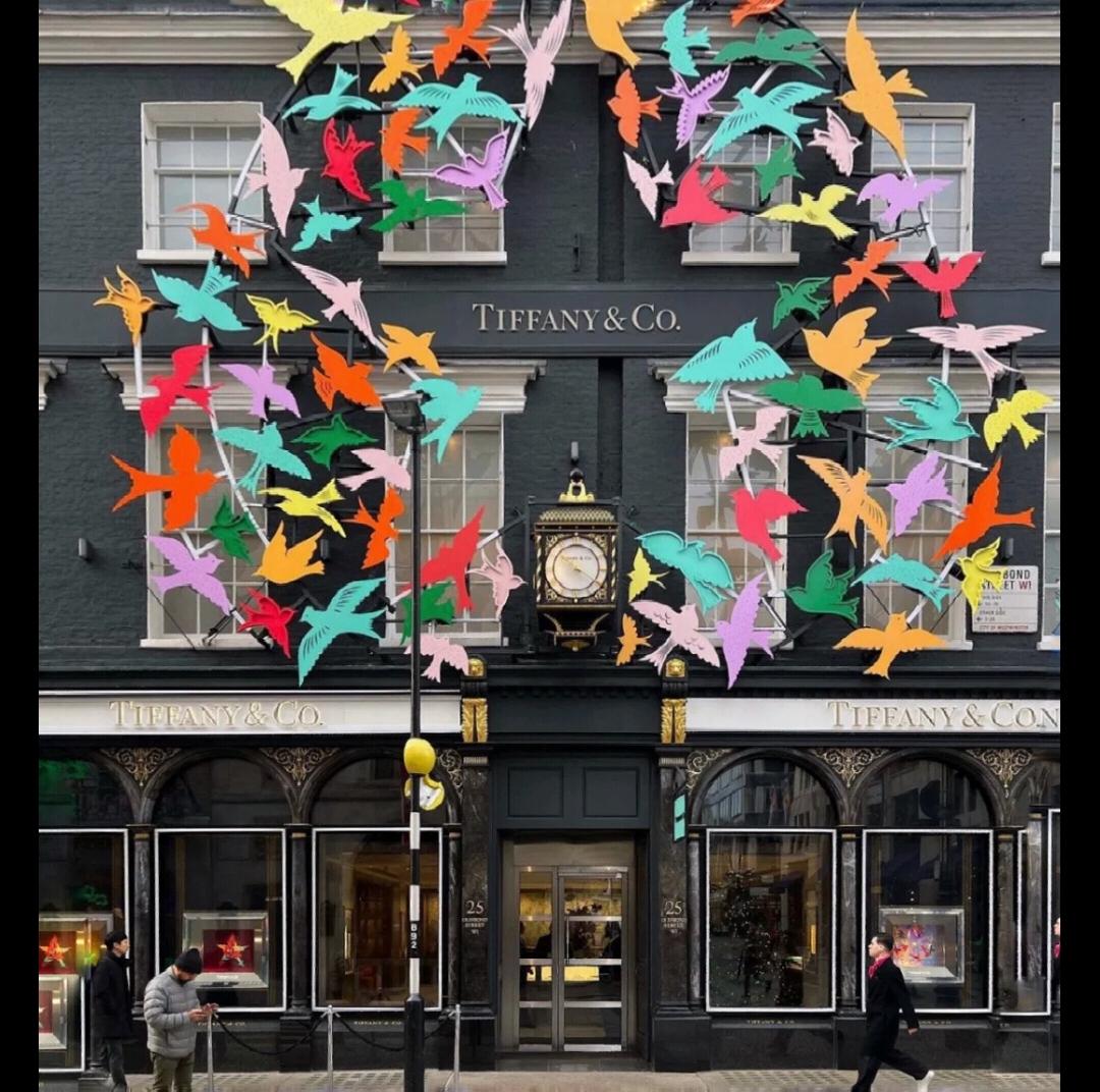 奢侈品秀场设计经典,奢侈品门店圣诞装扮