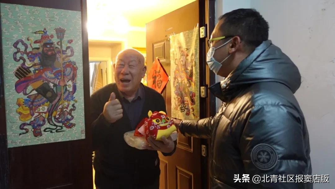 除夕当夜送饺子等新年礼物上门拜年，腾龙家园社区慈善工作总站受到居民“点单”表扬