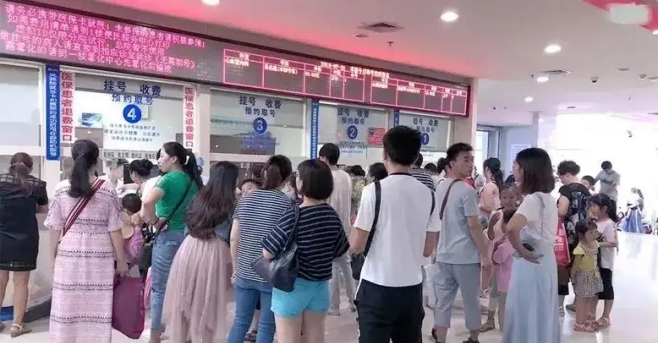 医院院长给女网红治痔疮,某医院院长给女网红治疗视频