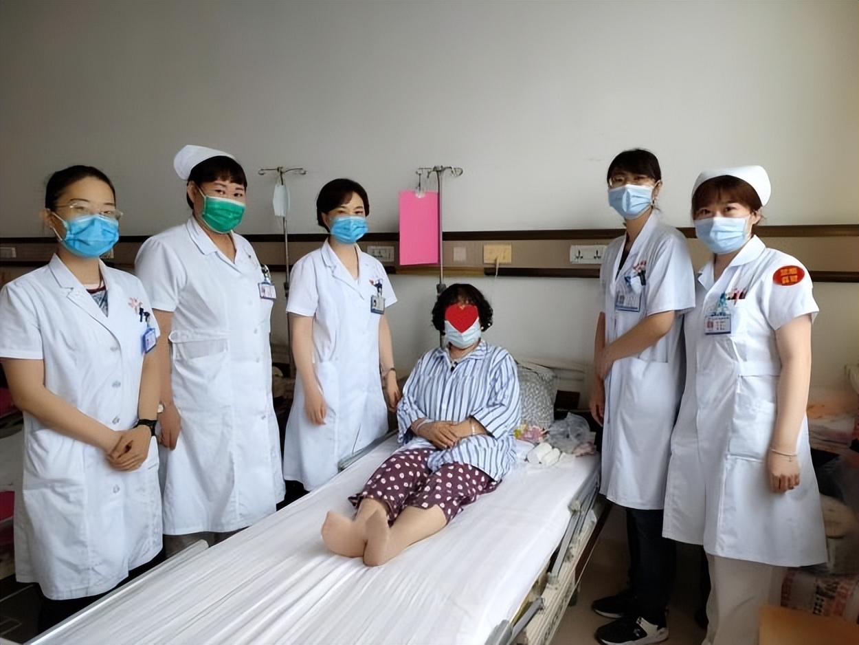 仁心仁术的医生治好了病人,仁心仁术妙手回春