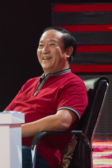 牛群和冯巩晚年见面,牛群辞官