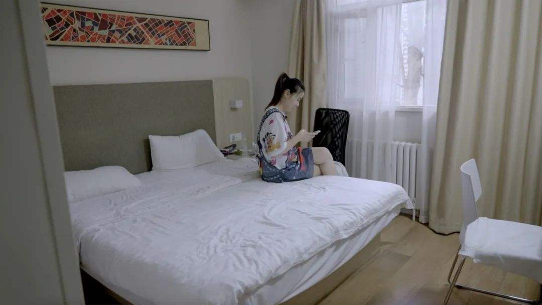 女子独自租酒店公寓 (独居女生租公寓)