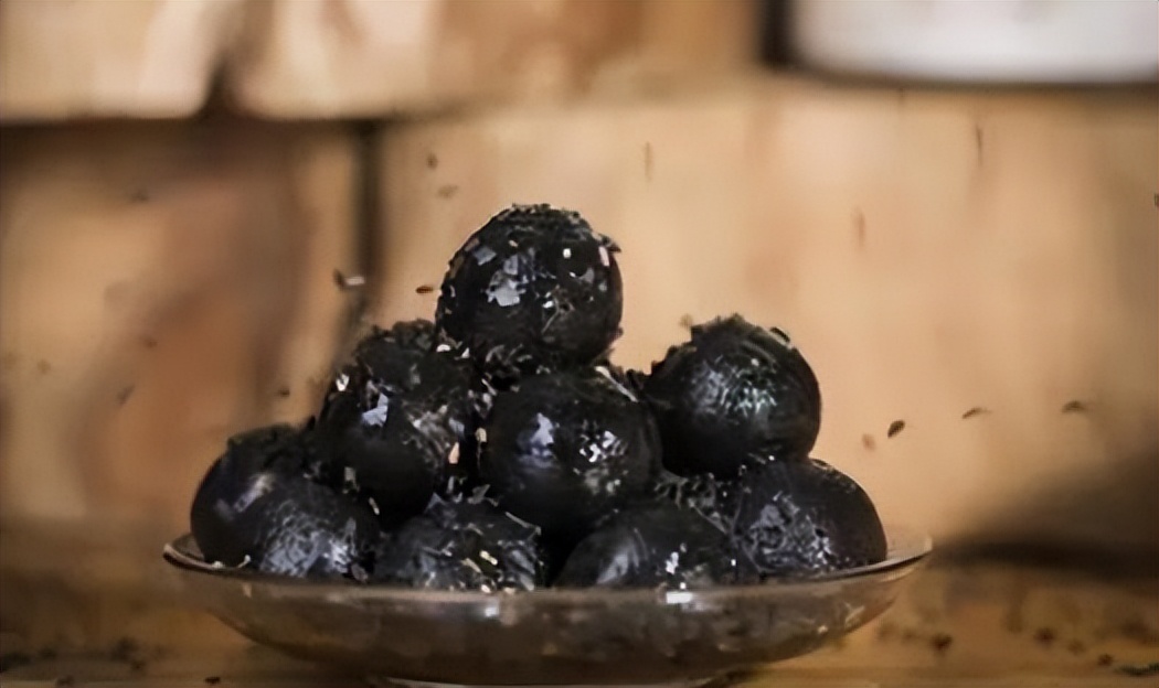 小小六味地黄丸，可调理女性更年期4种常见问题，牢记3点安全使用