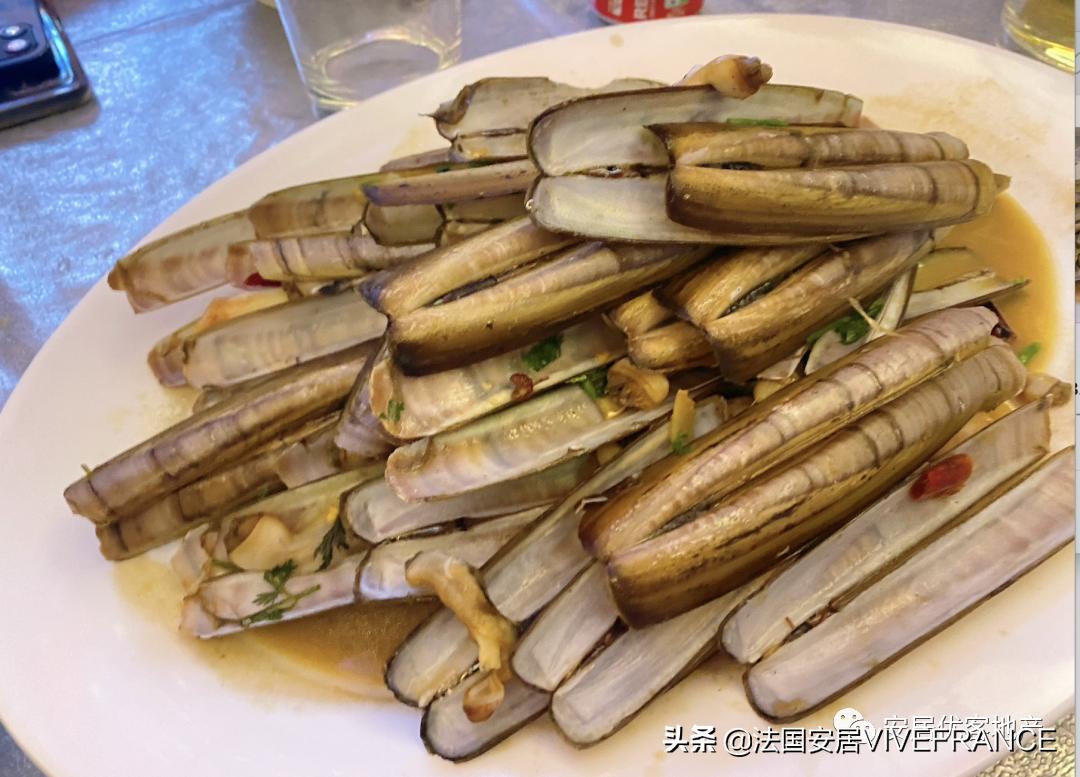 走起喝羊肉汤嘛！烤鱼毛血旺，还有生煎小面