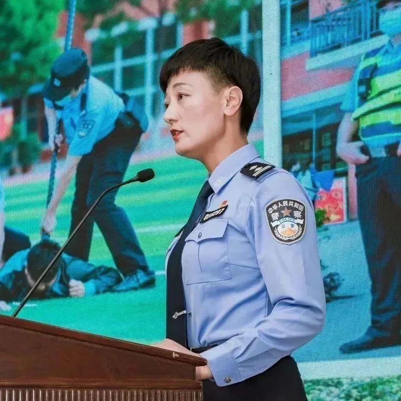 致敬了不起的她户籍女警海报,致敬了不起的她看守所女警