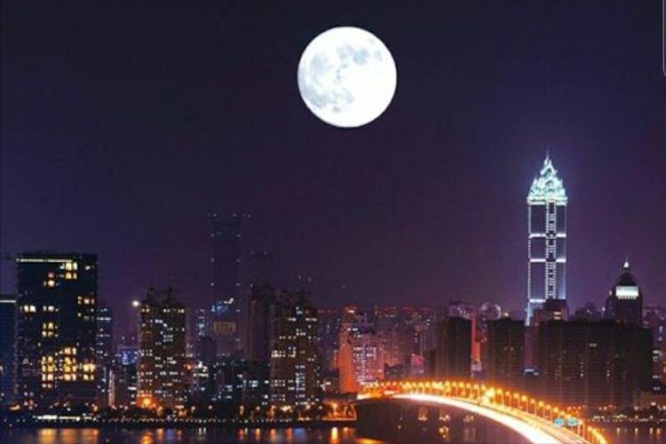 中秋共赏圆月的诗句,古今中外中秋咏月的古诗词有哪些