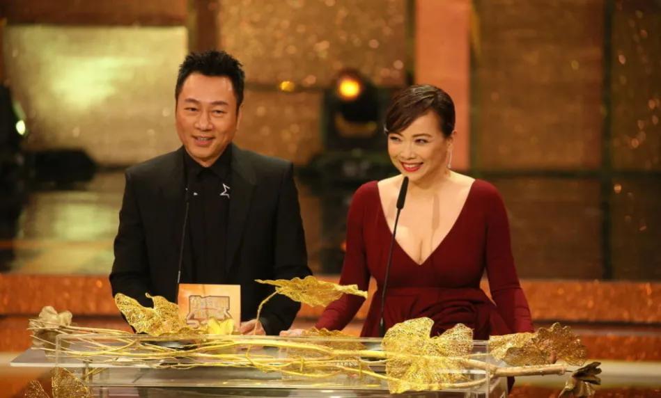 tvb视帝黎耀祥首乘高铁满脸激动,香港tvb视帝黎耀祥