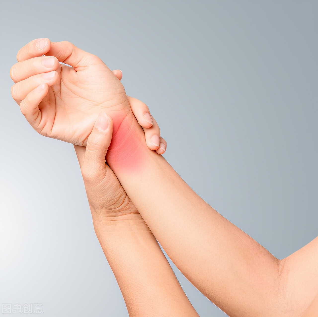 手指僵硬疼痛握不拢是什么原因,睡醒手指僵硬是什么原因和征兆