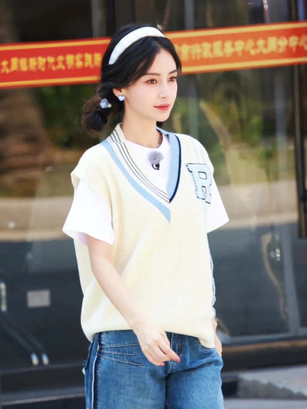 别再披头散发了教你一招秒变女神,今年别再披头散发了三款减龄发型