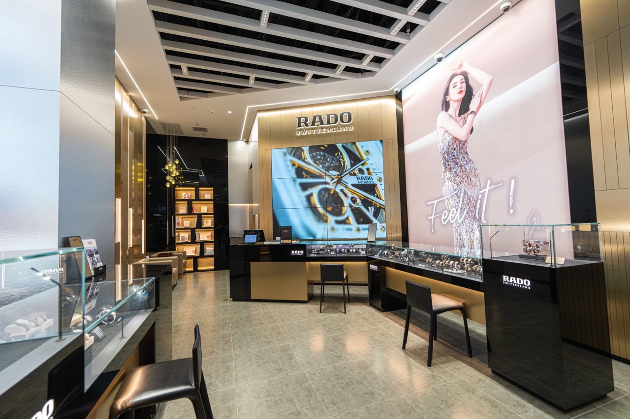 rado鐟炲+闆疯揪琛ㄦ櫠钀冪郴鍒楀コ鑵曡〃,闆疯揪琛╮ado鐟炲+鎵嬭〃鏅惰悆绯诲垪