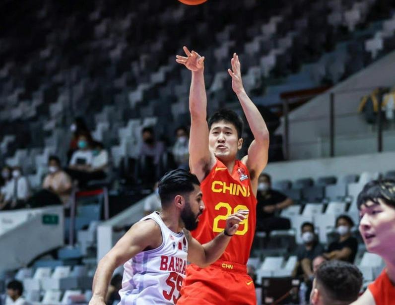 中国男篮再胜日本队赵睿超远三分,赵睿缺席广东输了几场比赛