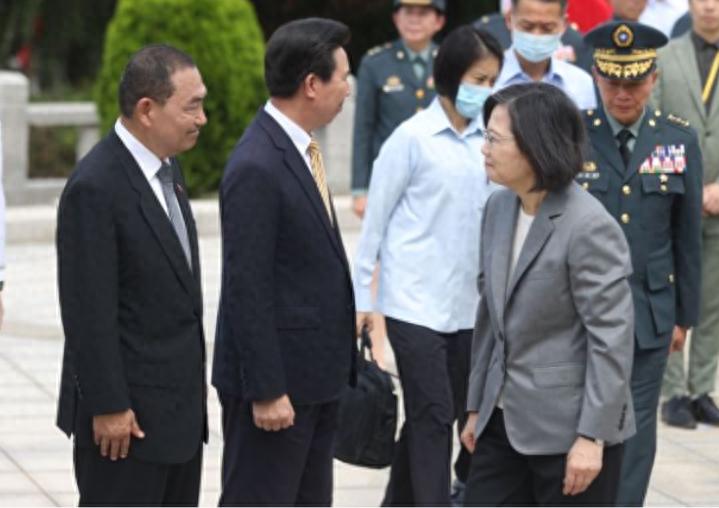 蔡英文抵金门！称赞金门炮战胜利，我军炮兵部队实弹赶赴福建外海