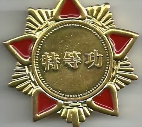 四川一局长家中被盗,神秘铁盒揭露其隐藏33年的秘密