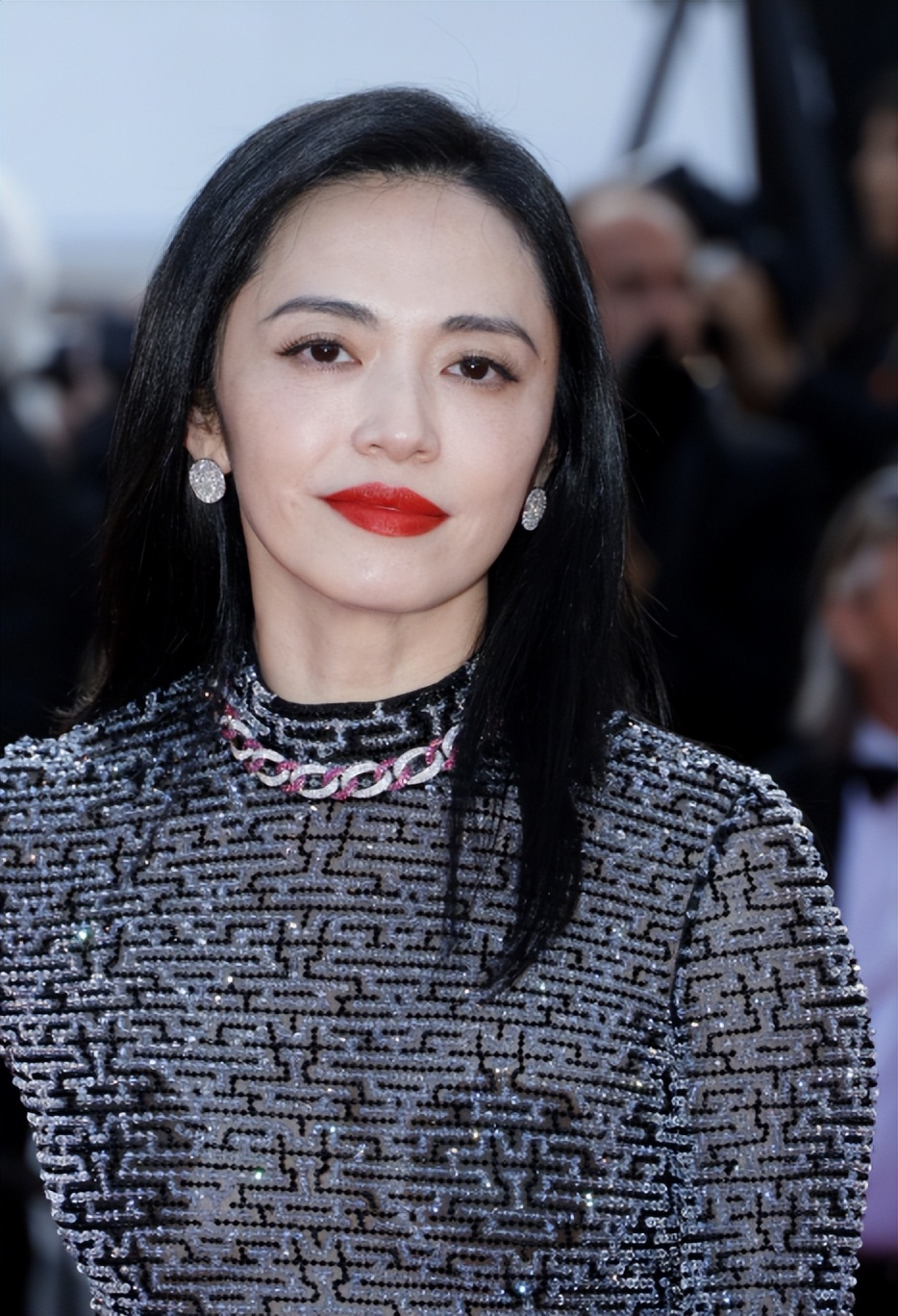 戛纳红毯范冰冰艳压群芳,范冰冰再次惊艳戛纳红毯