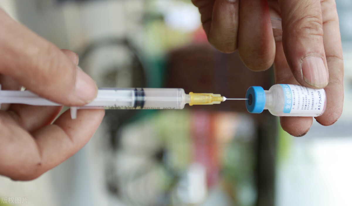 被狗咬伤打狂犬疫苗还要打血清吗,狂犬疫苗要不要打血清