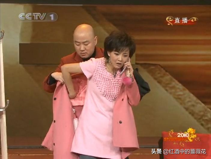 张小斐春晚衣服好看吗,张小斐春晚衣服分析