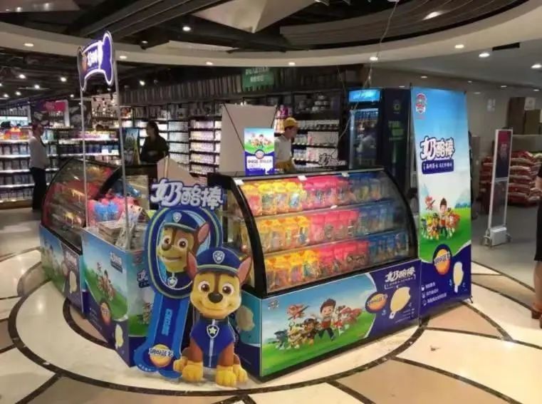 暴跌200亿,被骂智商税!超市最会“*脑洗**”网红,还能强撑多久?