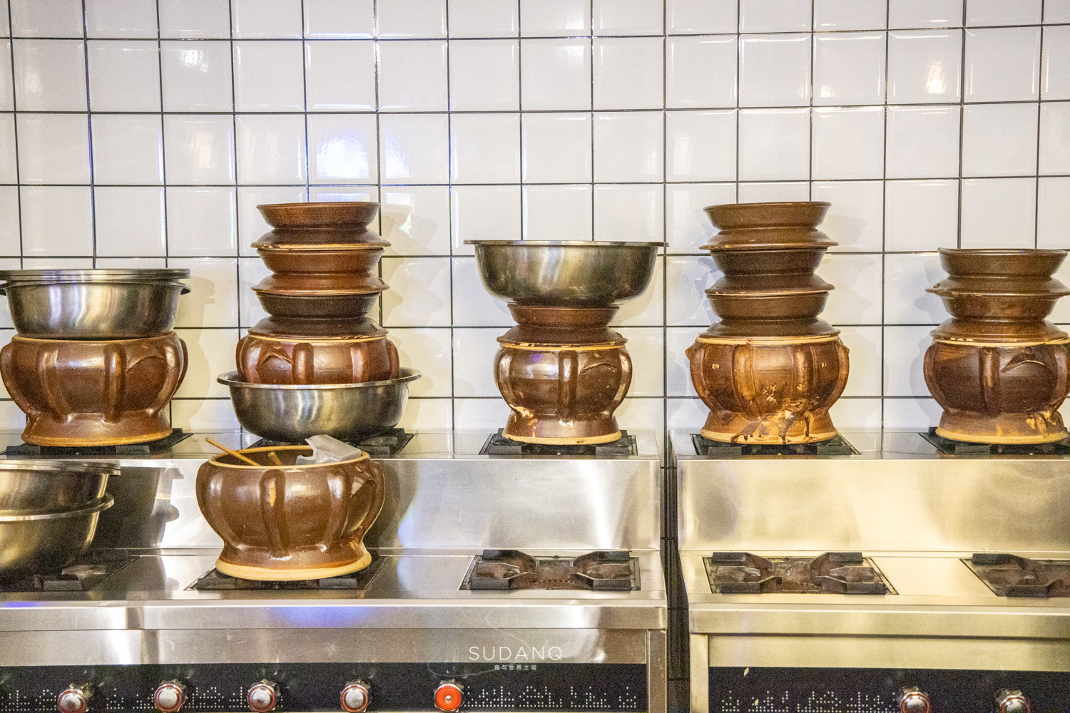 你认识“盬”字吗？重庆山区才能吃到的百年盬子鸡，差点灭迹